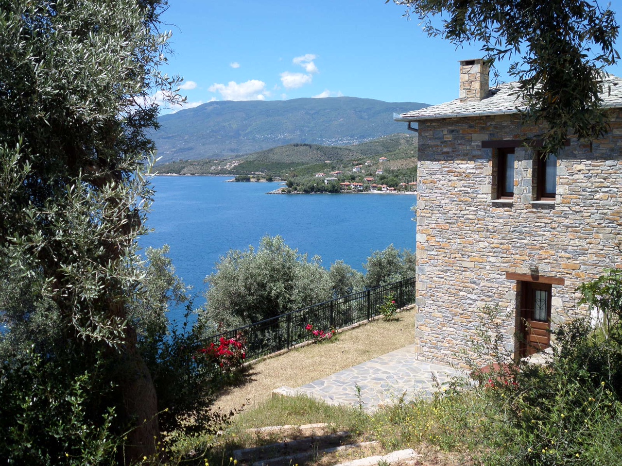 Writers Retreat side